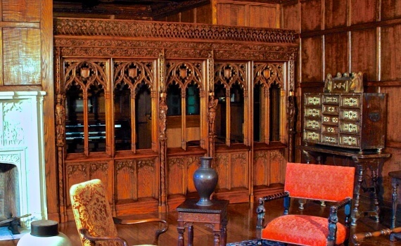 Gothic screen woodcarving reproduction by Agrell Architectural Carving